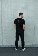 Laden Sie das Bild in den Fotogalerie-Viewer, T-Shirt schwarz mit Rücken print - unisex

