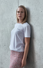 Laden Sie das Bild in den Fotogalerie-Viewer, T-Shirt weiß - unisex
