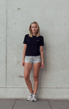 Laden Sie das Bild in den Fotogalerie-Viewer, T-Shirt schwarz mit Rücken print - unisex
