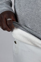 Laden Sie das Bild in den Fotogalerie-Viewer, Sweatshirt   grau - unisex
