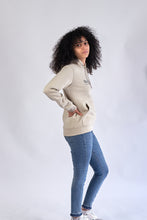 Laden Sie das Bild in den Fotogalerie-Viewer, Hoodie   beige - unisex
